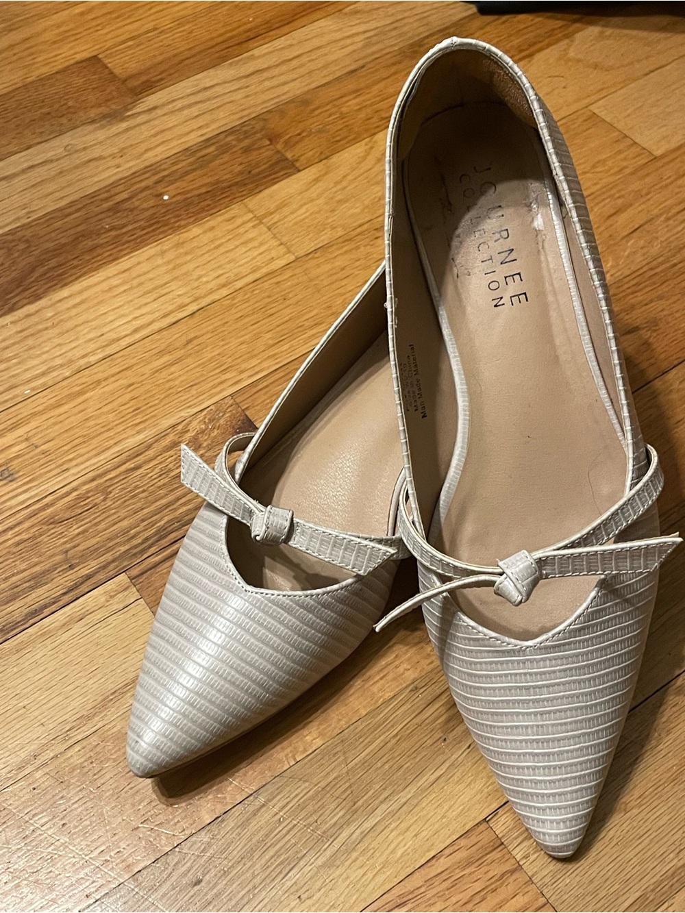 Journee Collection Cream Textured Pointed Toe Bow Flats